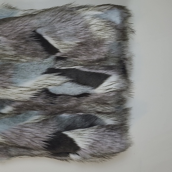 Design Lab Lord & Taylor Faux Fur Vest Size Small Petite - Picture 5 of 11